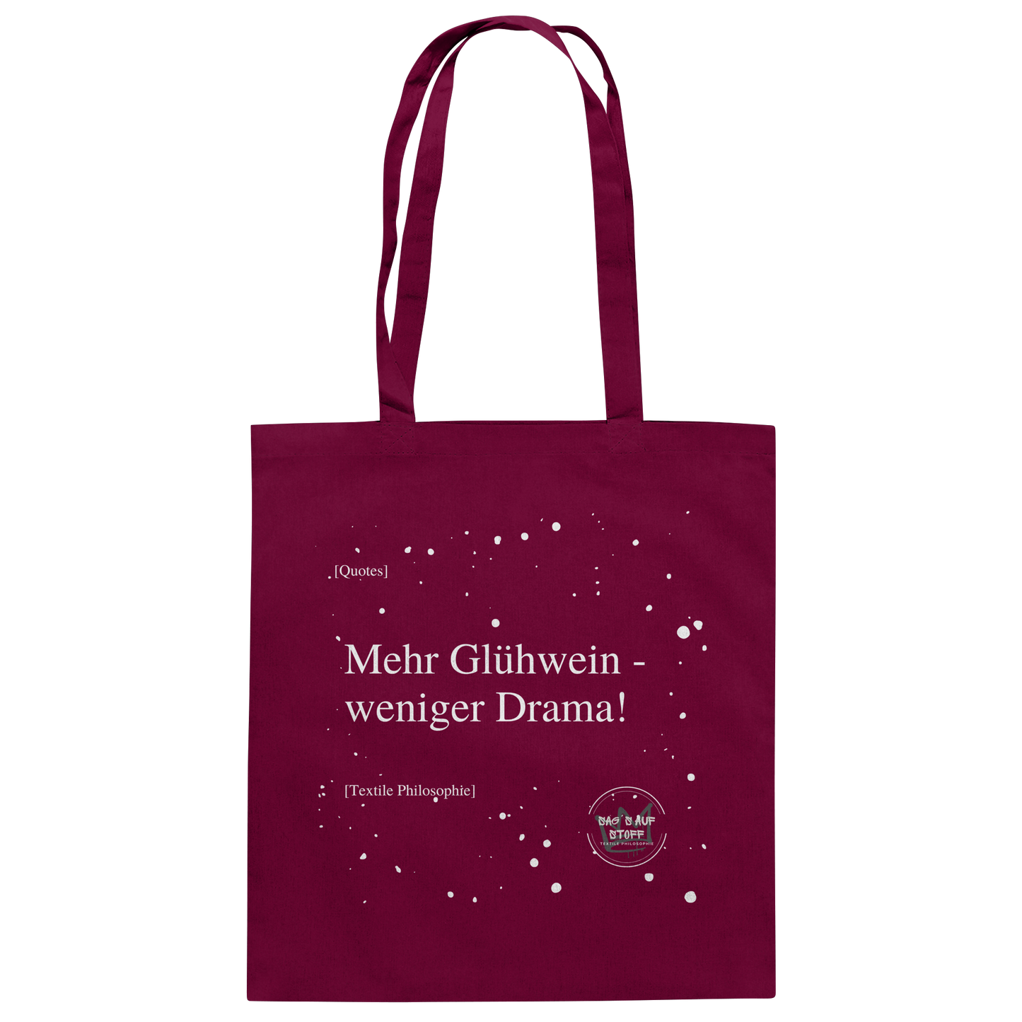 Burgunderfarbener Jutebeutel von „Sag’s auf Stoff“ mit weißer Aufschrift "Mehr Glühwein, weniger Drama.", Weißen Schneeflocken im Hintergrund und Logo "Sag´s auf Stoff". Perfekt als Geschenk.