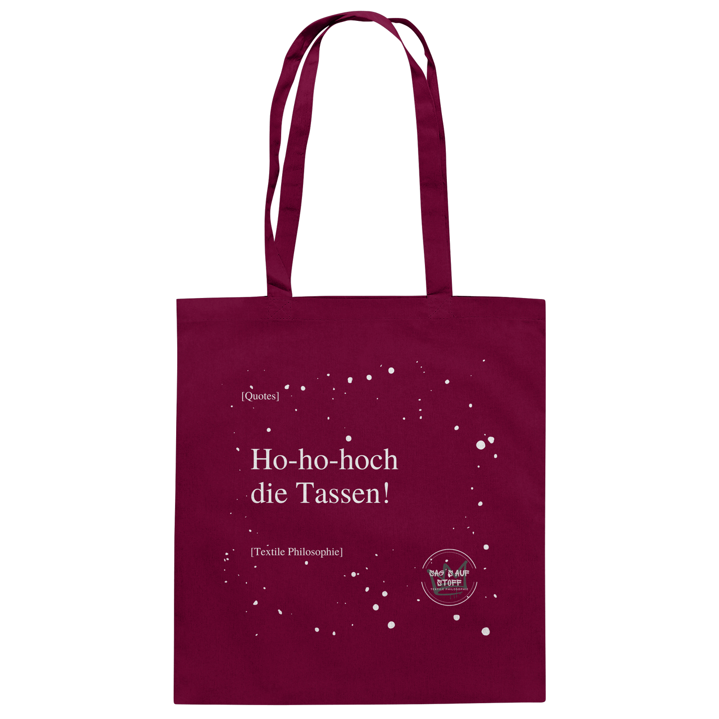 Roter Jutebeutel von „Sag’s auf Stoff“ mit weißer Aufschrift "Ho-ho-hoch die Tassen!", Weißen Schneeflocken im Hintergrund und Logo "Sag´s auf Stoff". Perfekt als Geschenk.
