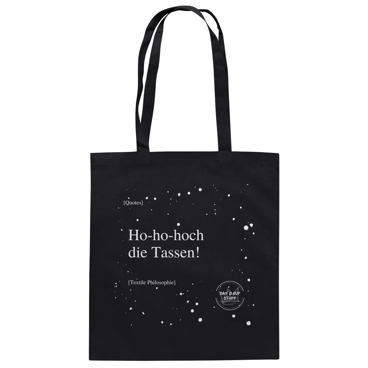 Schwarzer Jutebeutel von „Sag’s auf Stoff“ mit weißer Aufschrift "Ho-ho-hoch die Tassen!", Weißen Schneeflocken im Hintergrund und Logo "Sag´s auf Stoff". Perfekt als Geschenk.