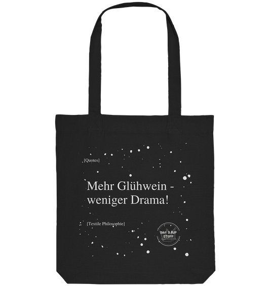 Schwarzer Jutebeutel mit weißer Aufschrift "Mehr Glühwein - weniger Drama!", im Hintergrund Schneeflocken und Logo "Sag´s auf Stoff"