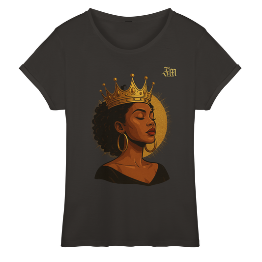 Schwarzes Womens Roll-Up T-Shirt mit kunstvollem Porträt einer afroamerikanischen Frau mit goldener Krone und großen Ohrringen, veredelt mit goldener Sonne im Hintergrund. Auf der Brust ein kleines Logo vom Label „FM“ faux mode